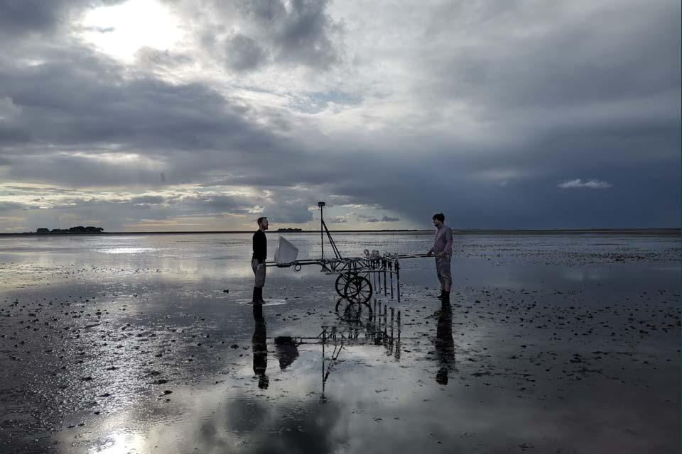 WEB wadden See The geomagnetic team at work on the tidal flats near Hooge c Ruth Blankenfeldt ZBSA
